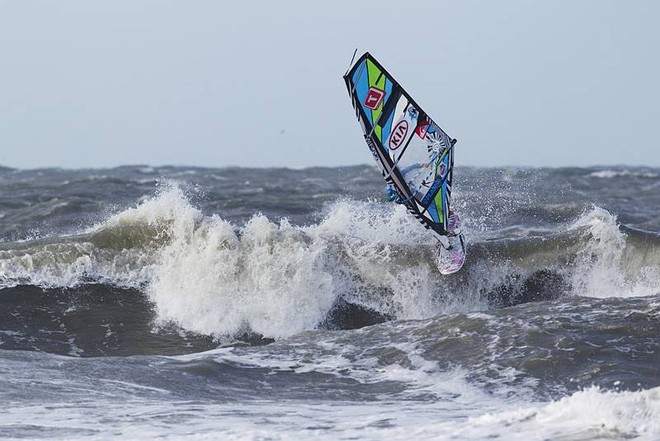 Frontside wave ride from Traversa - PWA KIA Cold Hawaii World Cup 2011 Day 3 © PWA World Tour http://www.pwaworldtour.com